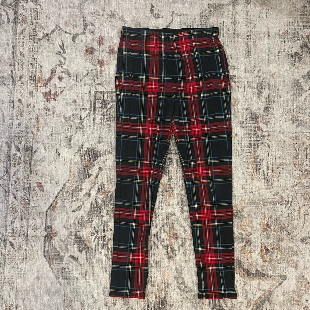Pretty little liars - Aeropostale Black and red plaid leggings #plaidleggings